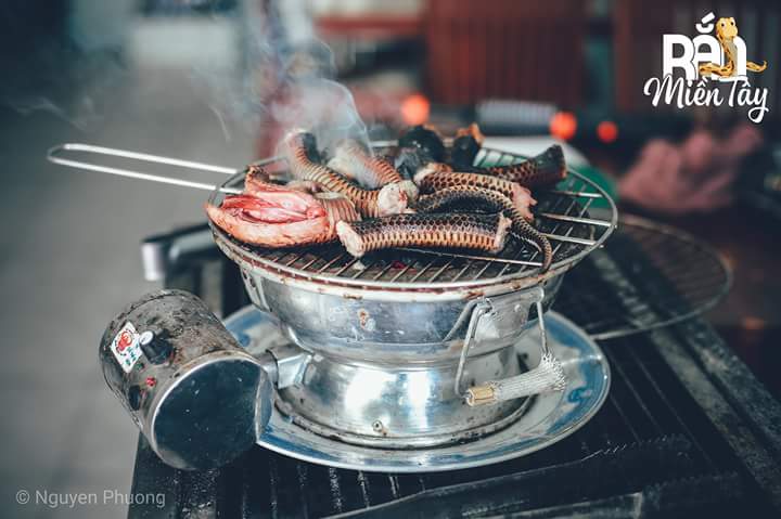 Bếp Trí Việt Nấu nướng luôn trong lúc mồi than và không có khói