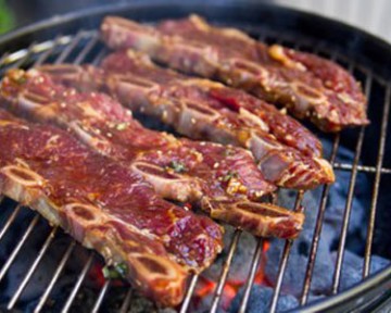 Hướng dẫn cách nướng thịt trên bếp than không bị cháy